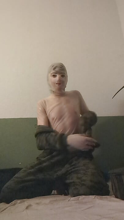 fiest time trying on latex and playing