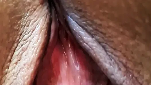Geile reife zeigt die rückseite einer klaffenden üppigen vulva