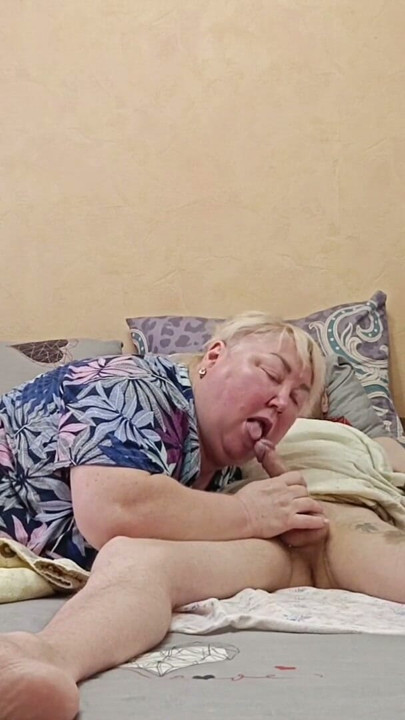 The weekend morning started with a deep blowjob from a friend | Clip 1