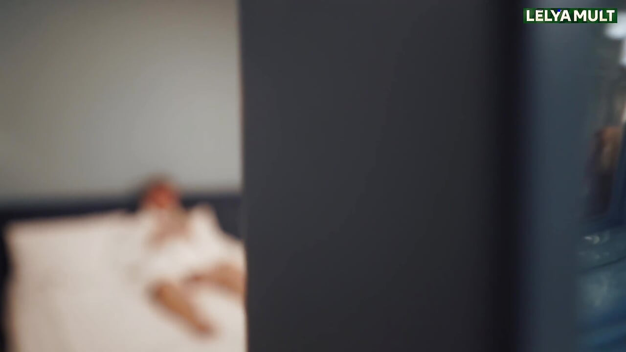 침대에 몰래 들어가 크리스티안 햄을 유혹하는 Lelya Mult