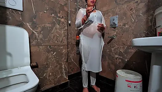 Jija sali banyo sikişi- Hintli baldız duş alırken jija jija tarafından baştan çıkarılıyor ve sikiliyor.