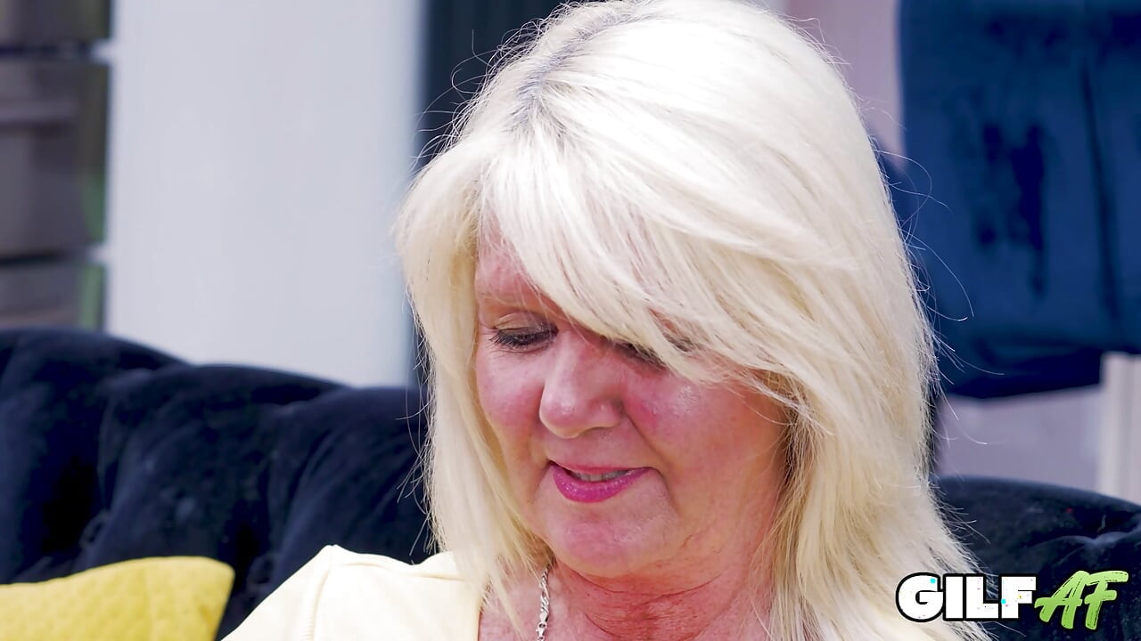 GilfAf - bunică sexy britanică țâțoasă Lady Lesley ia pula mare a fiului vitreg
