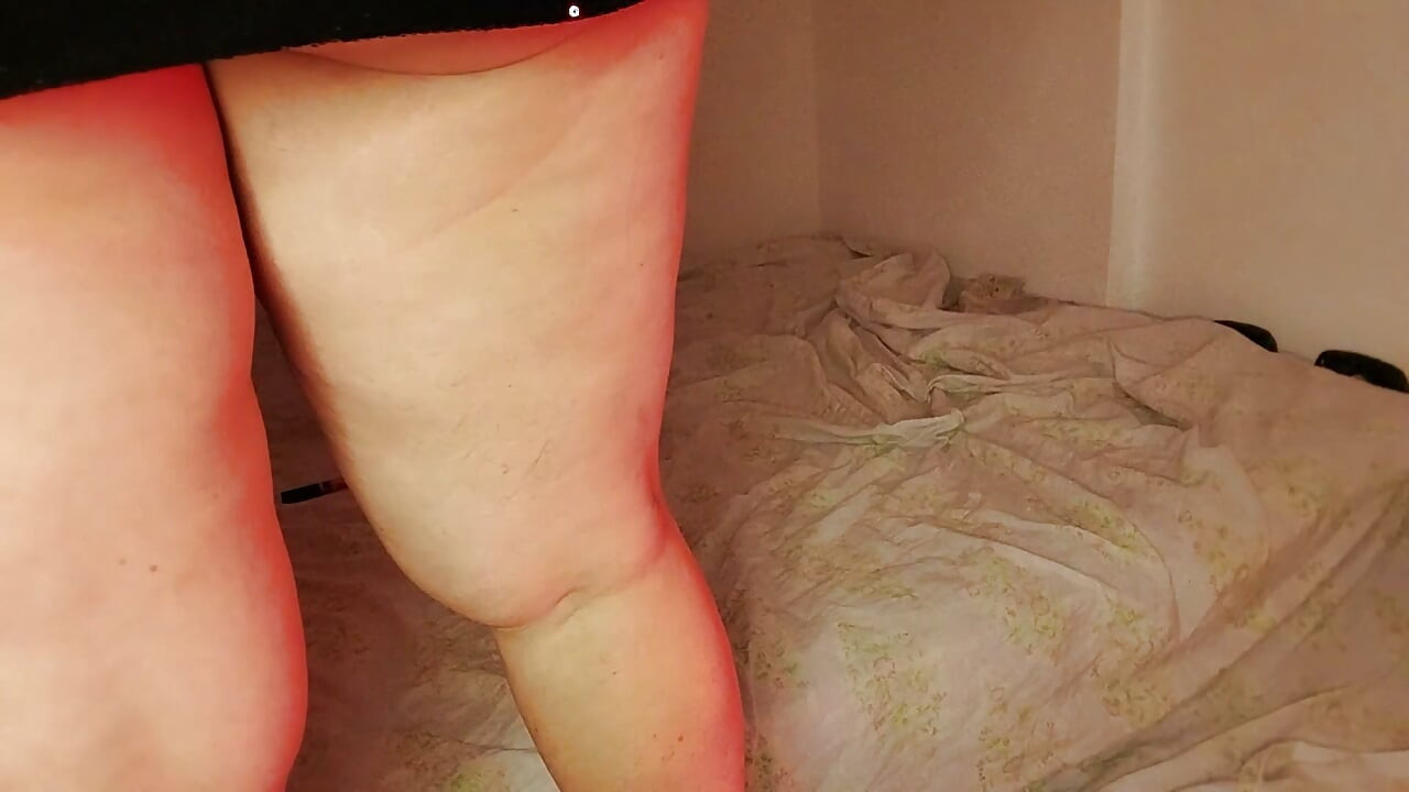 Vivi Guedez - Cracked In Half