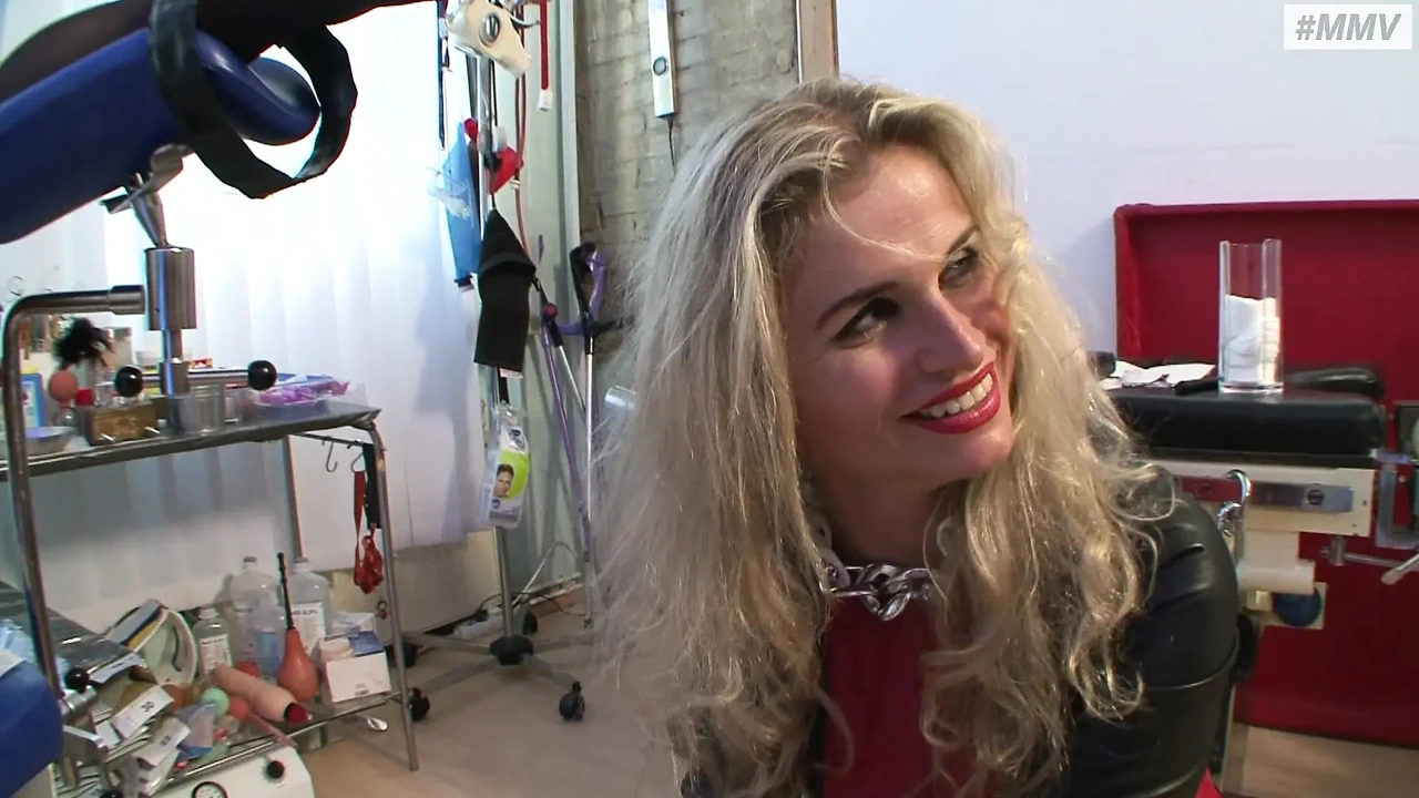 德国捆绑SM - 奴隶舔肛灌肠