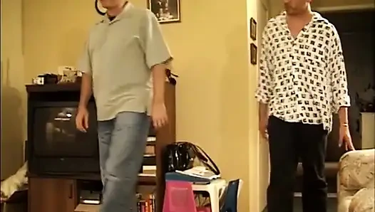 Blonde milf, muschi-dreier ficken ... in den mund kommen