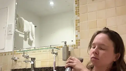 Otel küvetinde eğlence