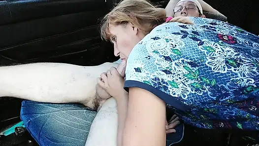 Arabada hızla seviştim