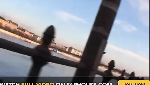 Dieses Schöne Vollbusige Mädchen Masturbiert Auf Der Straße Und Gibt Zu Hause Einen Blowjob