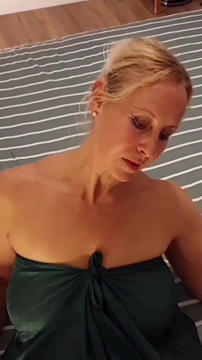 Nghiệp dư tóc vàng người vợ trưởng thành thích quan hệ tình dục sau khi đi bộ