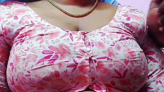 Tante sange menggoda pacarnya dengan besarnya