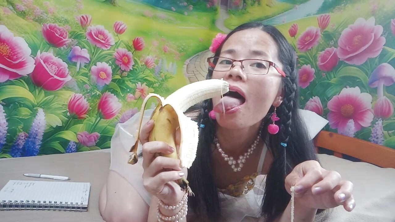 Chupando banana video especial te enciende