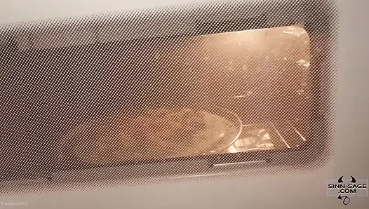 Büro-pizza-party-riesin mit sinn sage