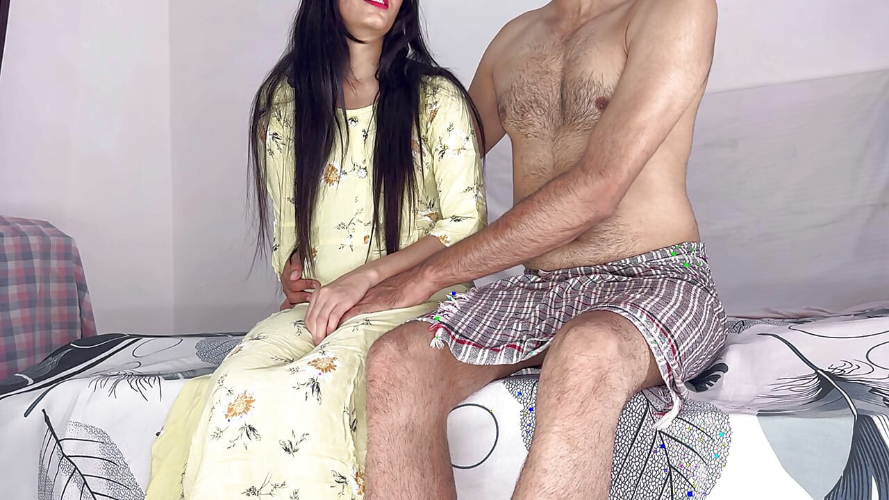 CHICA FLACA CALIENTE FOLLADA POR LA POLLA MÁS GRANDE CON AUDIO CLARO