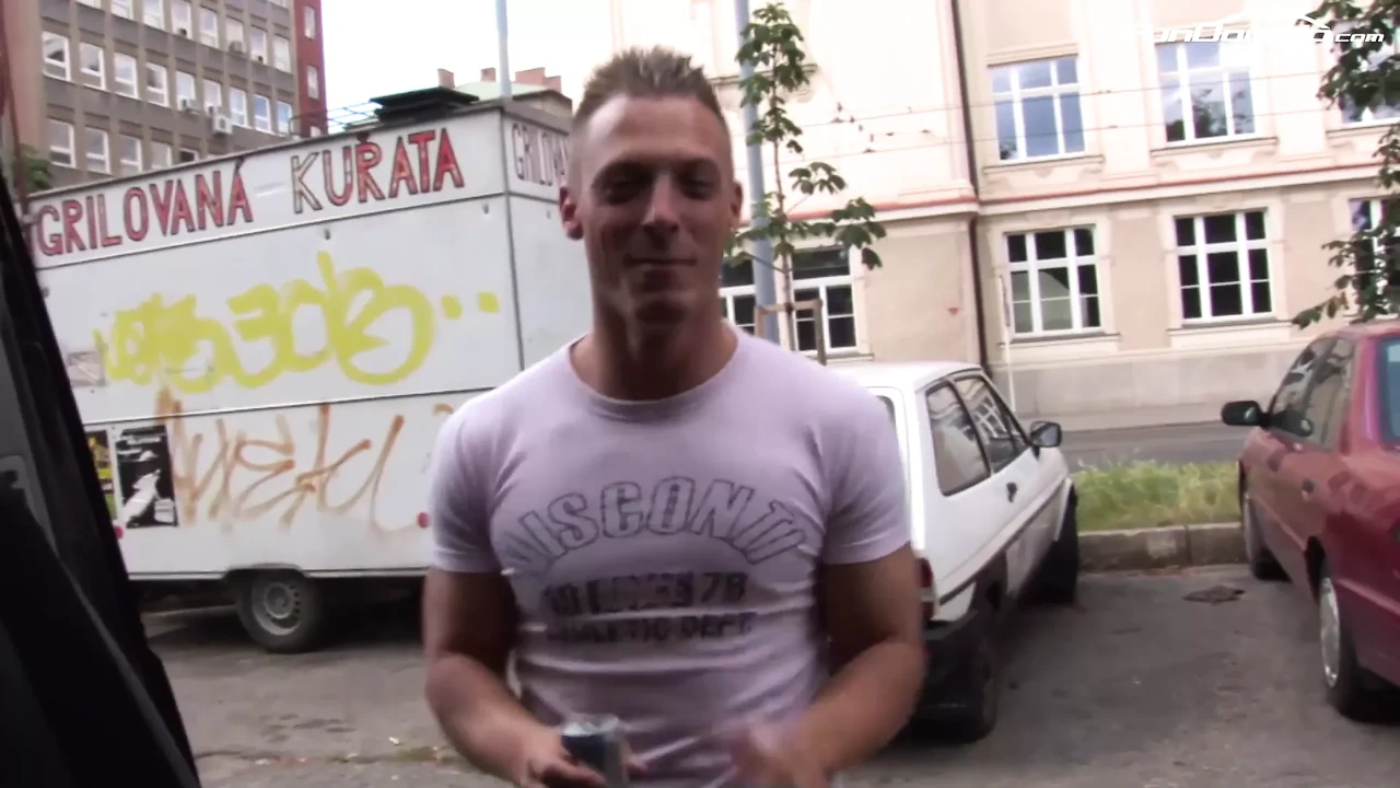 Notgeile Schlampe an der Strasse angesprochen und gefickt