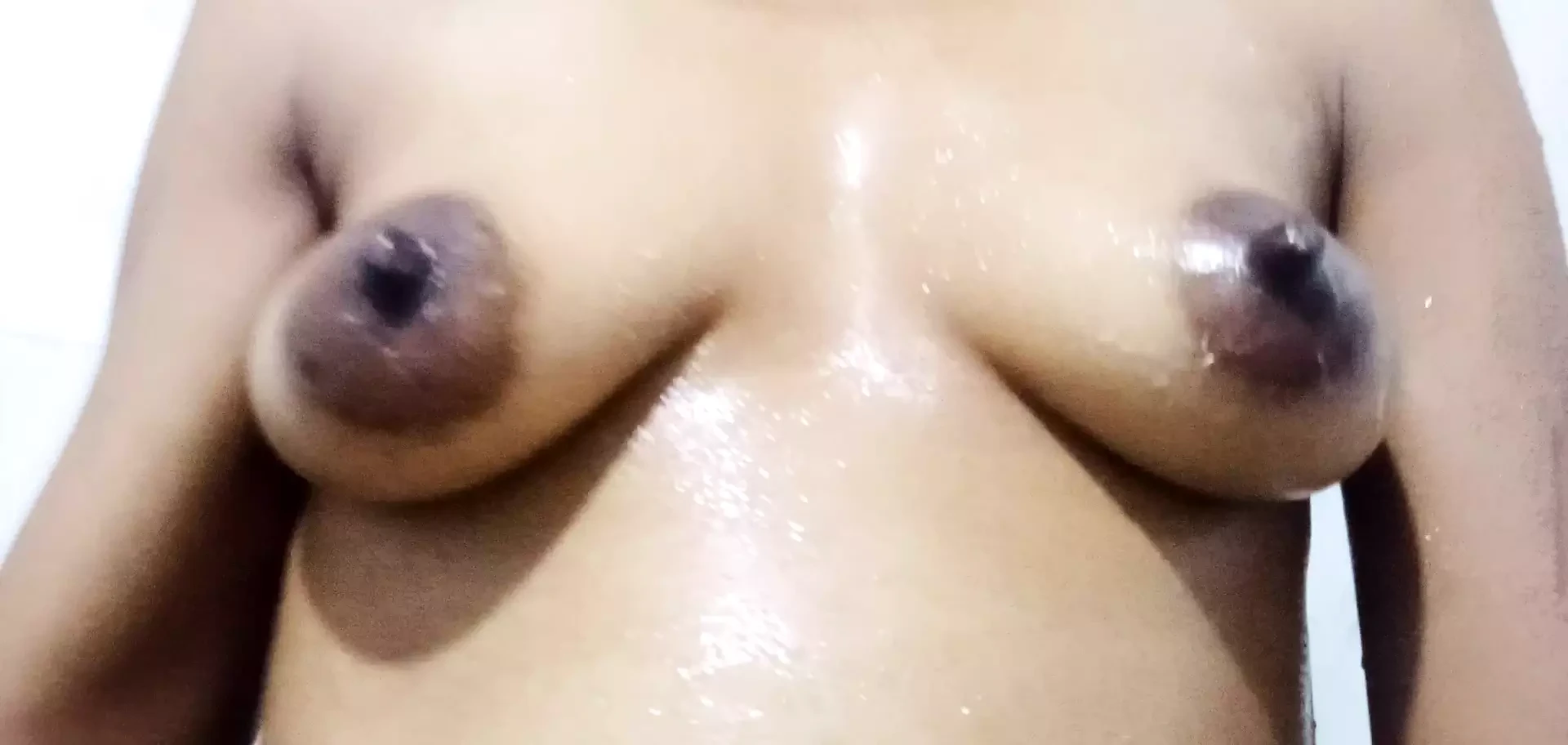 Fată sexy făcută acasă cu țâțe sexy și pizdă strâmtă 37