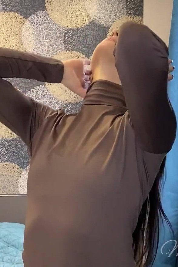 Non-nude muskelshow