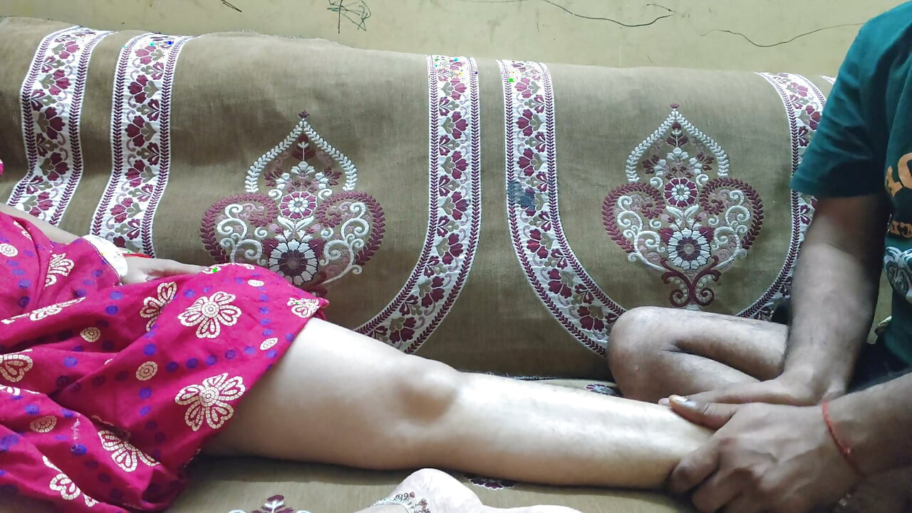 Bhabhi ki massage karne ke bad hand job by bhabhi fucked by devar