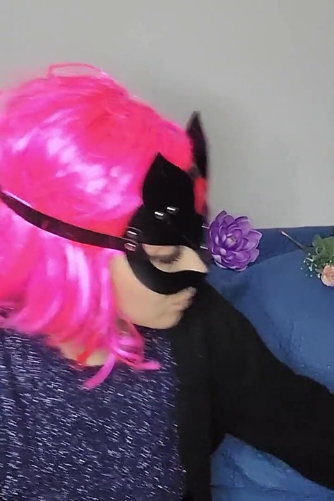 Ελάτε να με δείτε να κατεβαίνω με τα μεγάλα φυσικά βυζιά μου και τη σαγηνευτική μάσκα μουνιού