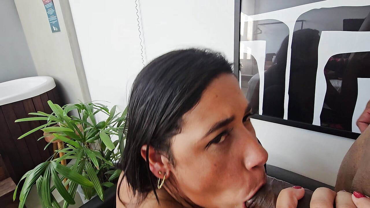 Esta Vez Me Fui a Casa Completamente Rota. Se Lo Di a Dos Pollas Enormes. El Ni Siquiera Me Araña.