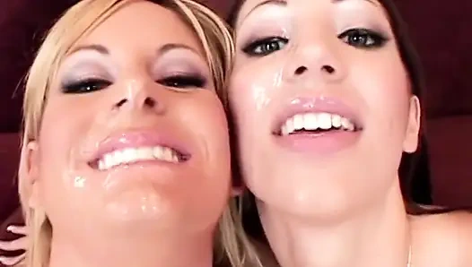 Blonde &brünette süße mit schönen titten in einer heißen blowy orgie