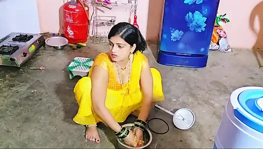 Kadın terziyi evine çağırıyor ve adam ölçüler aldı ve onunla seks yaptı.