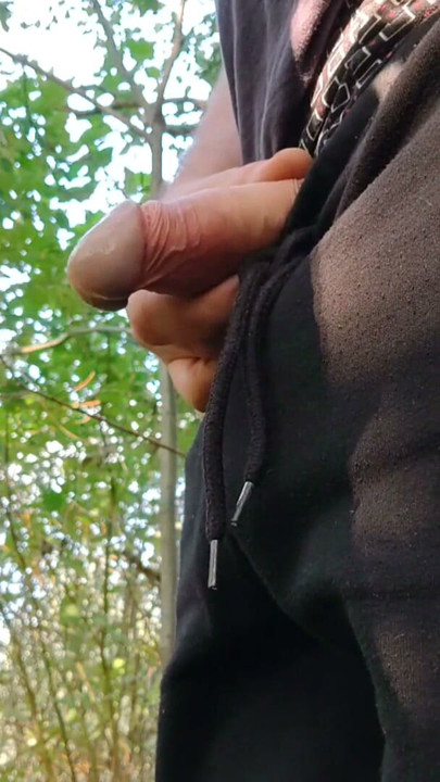 第一次在鏡頭前撒尿，後來在公園裡射精！ | 短片 1