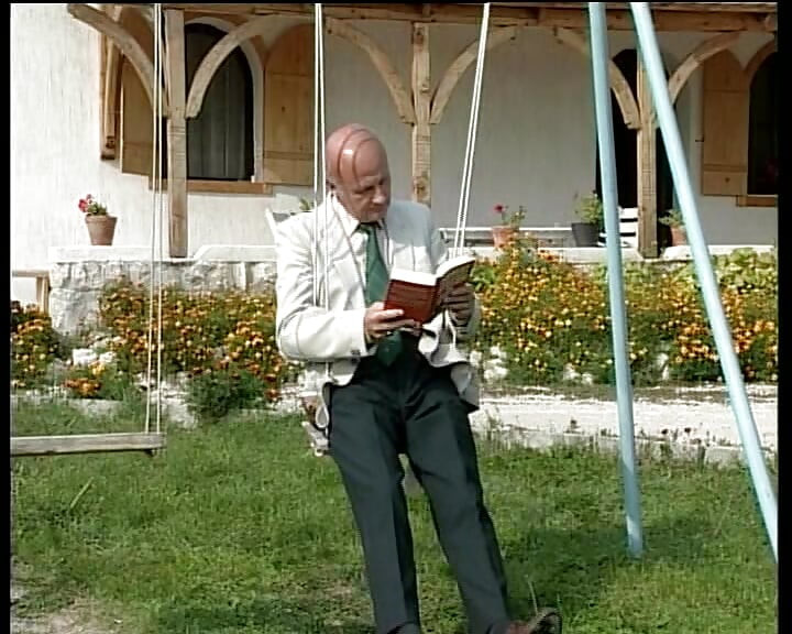 Bunicuțe germane care împart o pulă mare în sex în trei în aer liber