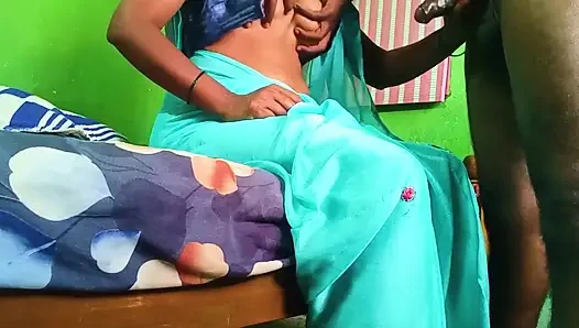 Ammu показывает сиськи Saree и секс с другом