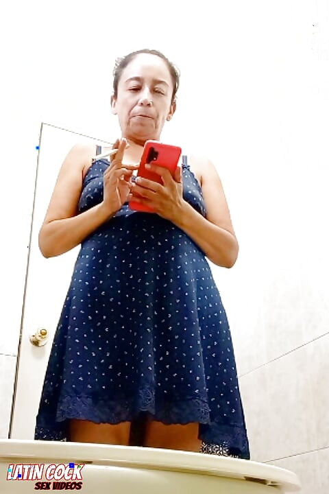 AMA DE CASA SEXY CON COÑO PELUDO ATRAPADO EN VIDEO MEANDO