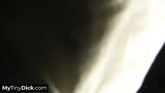 Permainan memek solo gadis semok kulit hitam