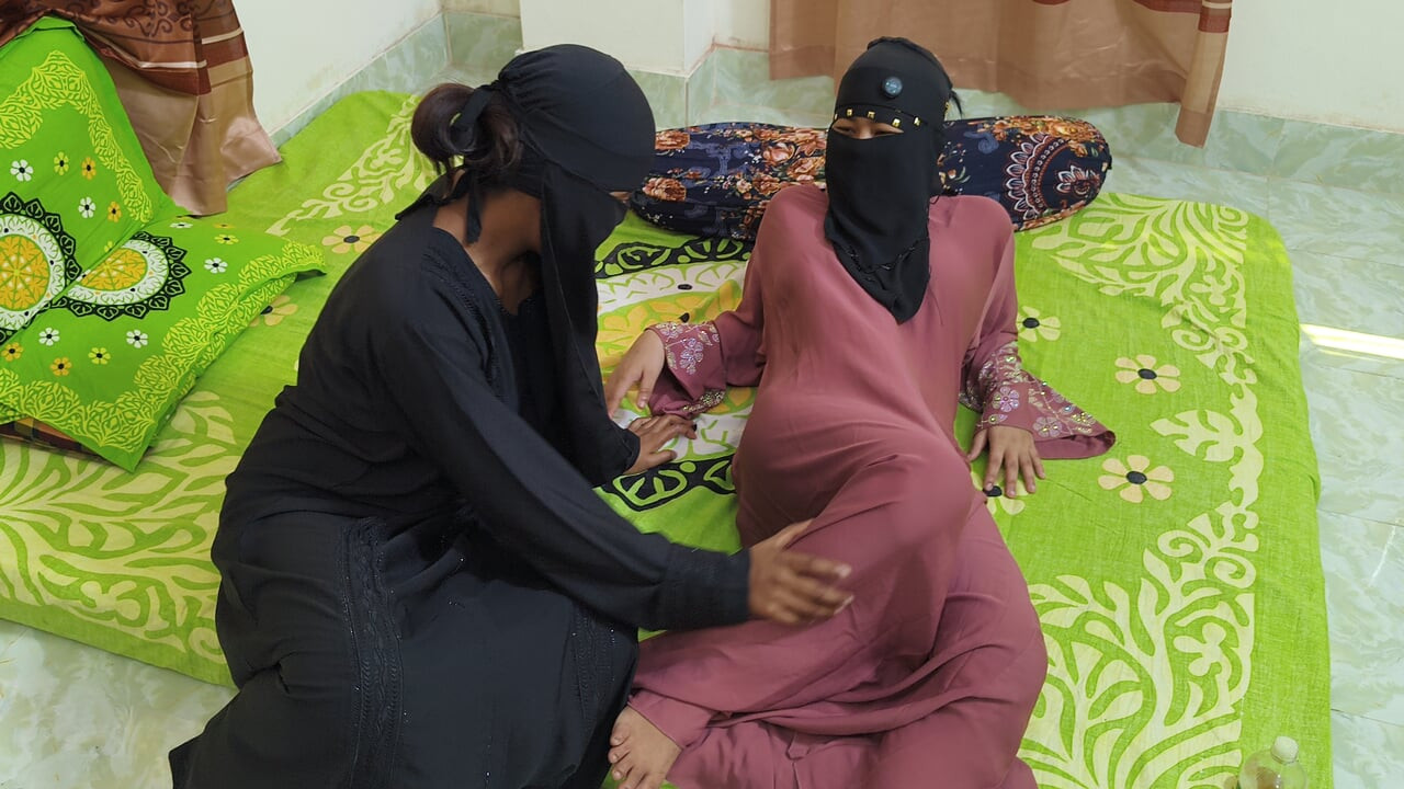 Hintli Müslüman tesettürlü lezbiyen kızlar bangla ateşli konuşma ile son kez seks yapıyor bölüm bir