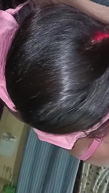 Moment spectaculaire de « Desi infidèle bhabhi suce la grosse bite de son amant et trait les seins, partie 1 »