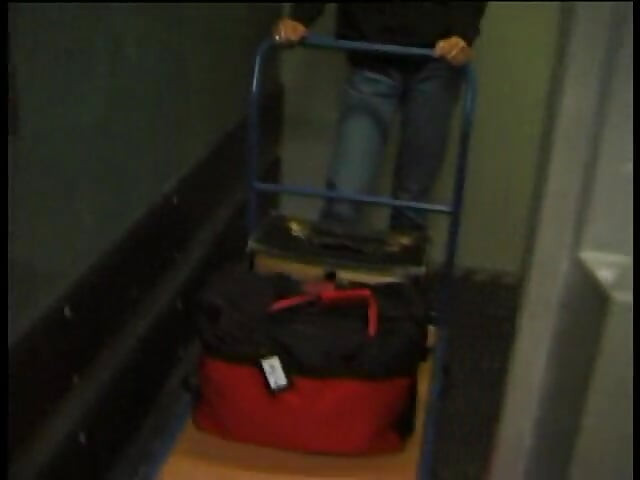 엘리베이터에서 젖탱이에 따먹히는 사랑스러운 갈색 머리