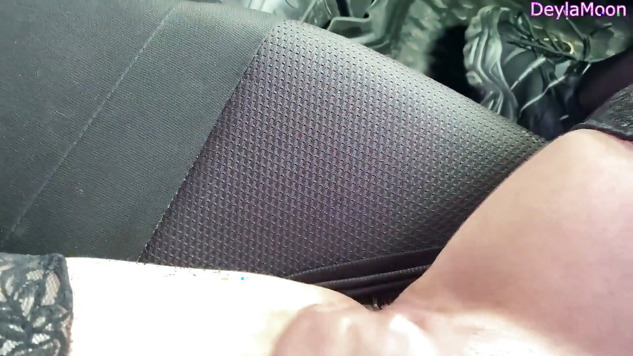 Jerking off and Cum in a Taxi Car Driver Gives Her 5 Stars