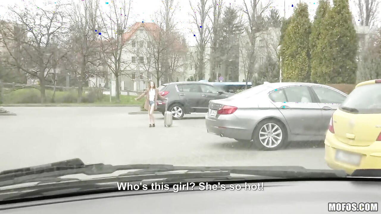 Strandedteens - liftende Russische neukt voor een ritje