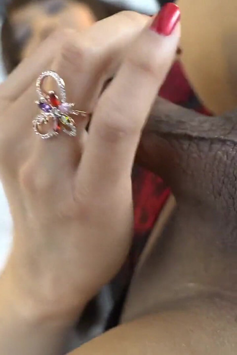 Trans orta yaşlı seksi kadın Jasmine sikişiyor!