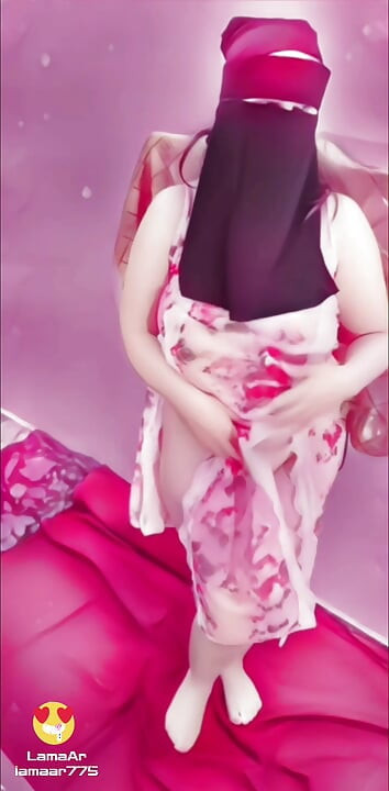 Verschleierte arabische göttin, sexy bauchtanzen, striptease, arabische hentai-anbetung
