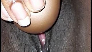 Coño cremoso corriéndose y pulsando con juguete - karie baby