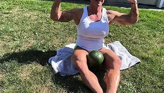 Muskel-MILf kandys wassermelone crushdominanz