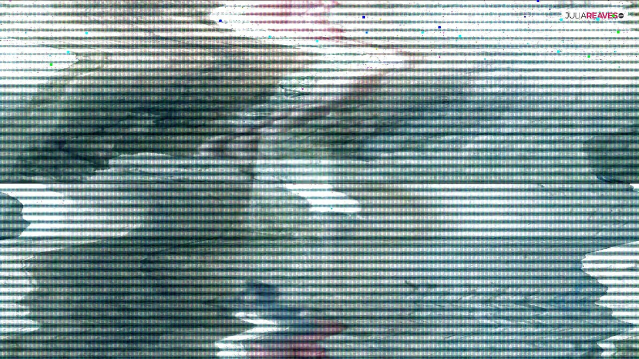 Couple fucks in an abandoned courtyard