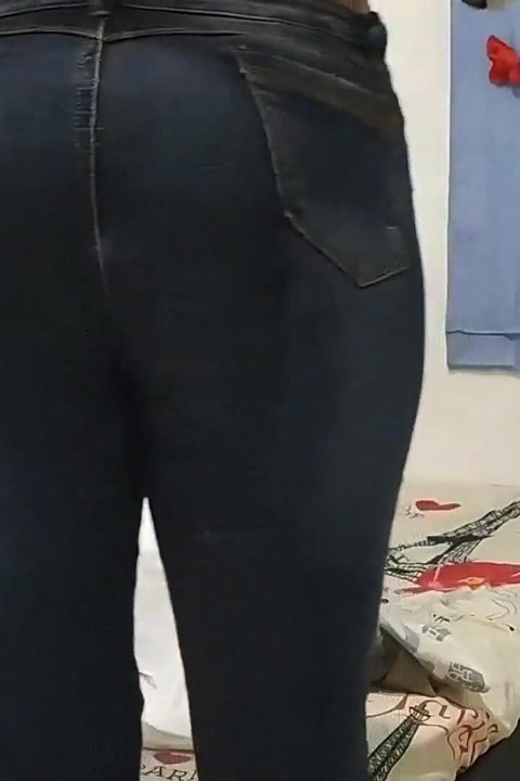 New York Abd'li 18 yaşındaki esmer büyük sarkık memeler üvey erkek kardeşinin büyük yarağını sikiyor