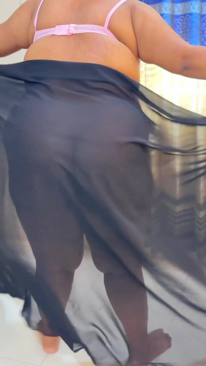 Muslim Aunty Make me seduce by show her naked hot body