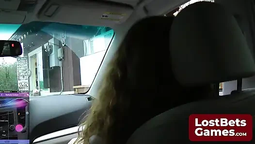 Reacharound, cüretkar olduğu kadar heyecan verici bir striptiz oyunu