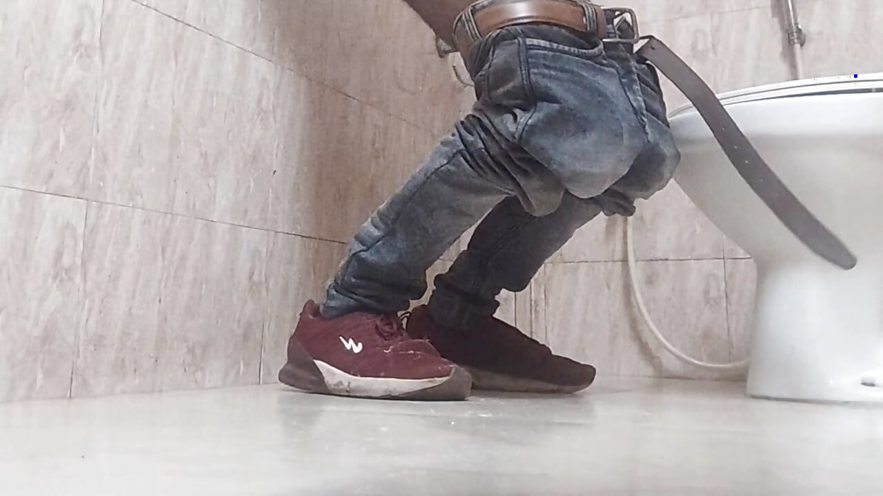 Hotel bhatroom gay mastarbet