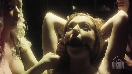 Lezbiyen seks cadıları masumu bozuyor - luna luxxx ve kasara wood ve fiona fox