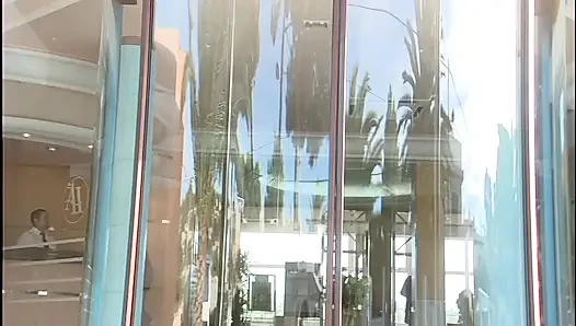 Sarışın hatun buharlı karşılaşmada taksi şoförünü baştan çıkarıyor