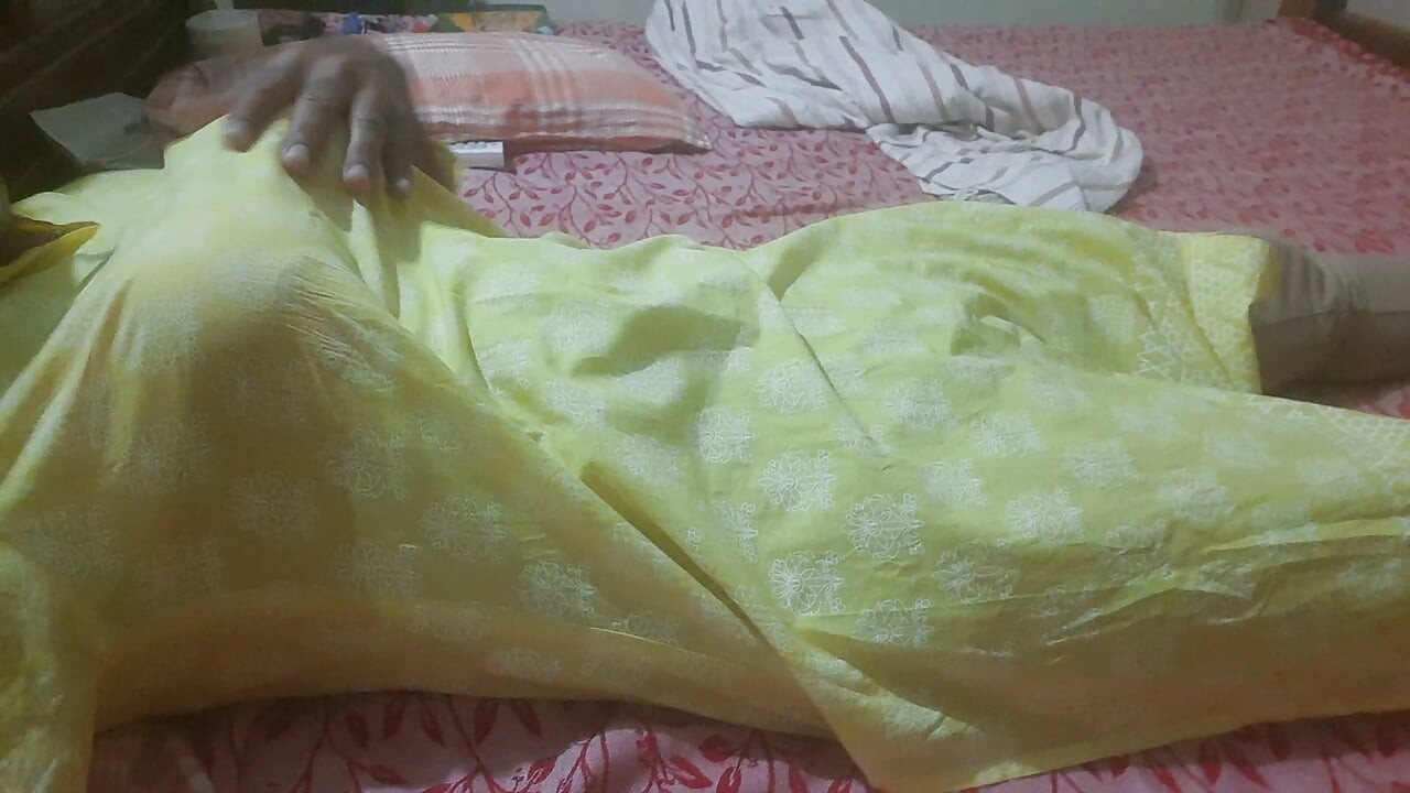 Shemale Big boobs pussy rubbing tamil