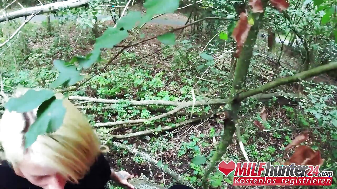 Nestašan jebački spoj za Harleen van Hynten u parku! LOVAC MILF24
