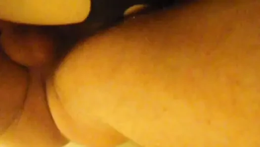 Cewek sange ini lagi asik dientot gaya doggy sambil pakai baju hitam seksi