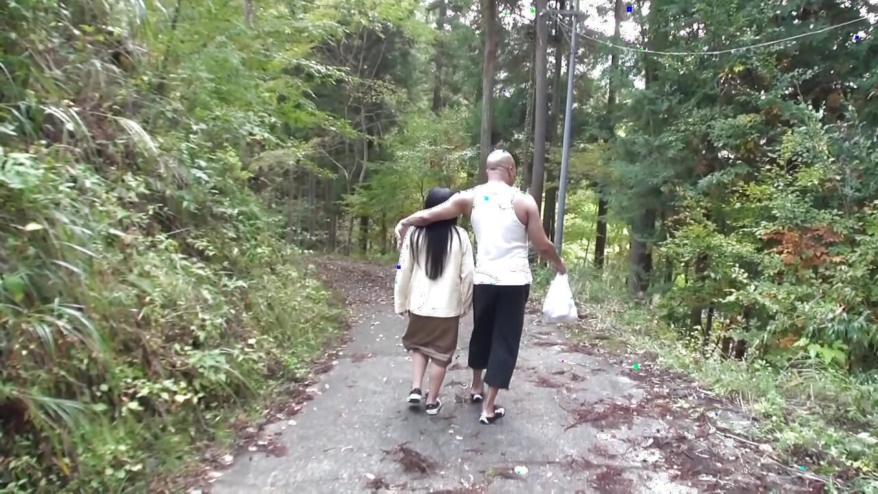 A179F07 A petite black-haired young wife found in a quiet mountain area is also fascinated by black cocks! Black man picking up leads to immediate orgasm and climax!